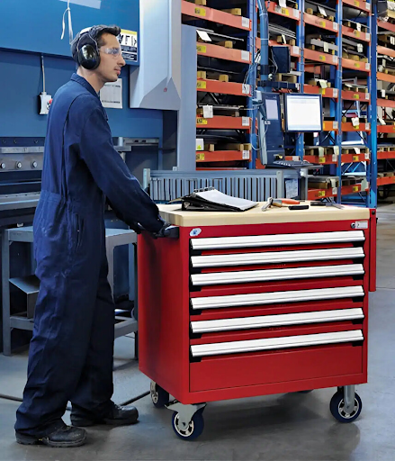 Cabinet d’outils Rousseau mobile rouge avec tiroirs, solution de rangement industrielle robuste sur roulettes pour atelier et maintenance